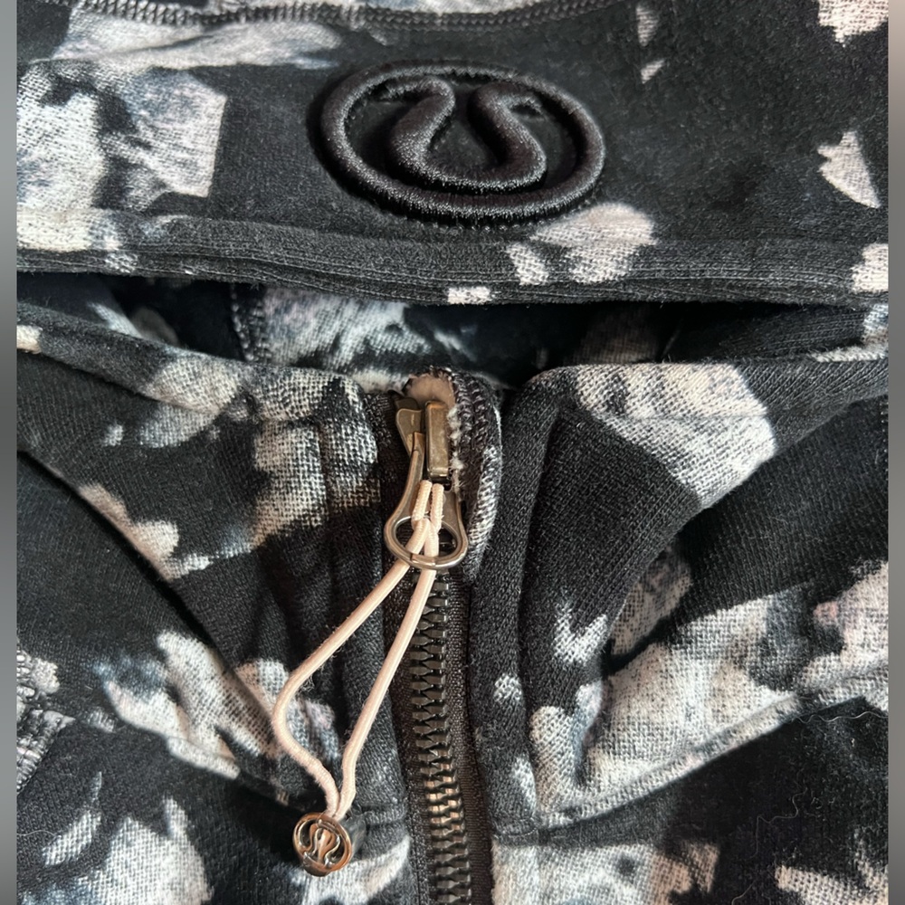 LULULEMON Scuba Full Zip - Picture 9 of 9